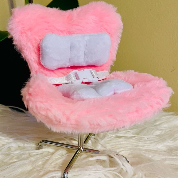 The Unbranded Brand Other - LABUBU Furry Chair with Silver Base